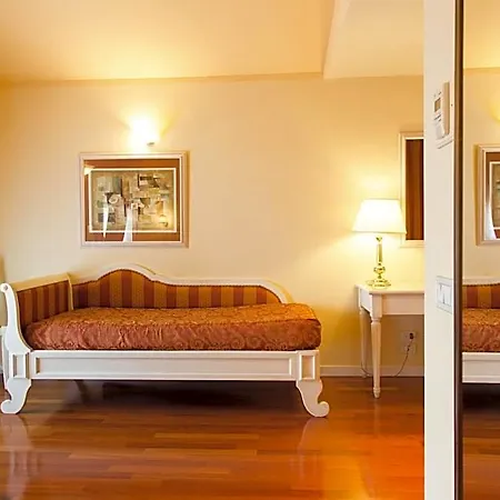 Tuder Hotell