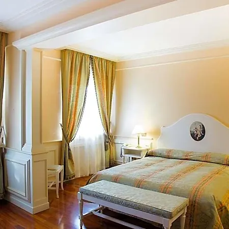 Tuder Hotell