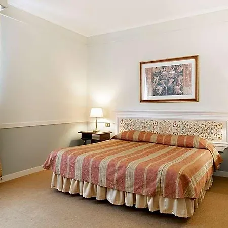 Hotell Tuder Todi