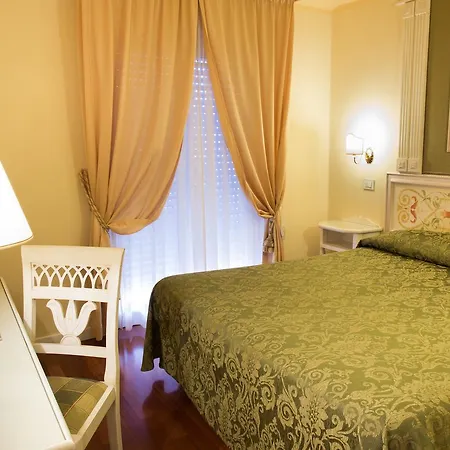 Hotel Tuder 3*